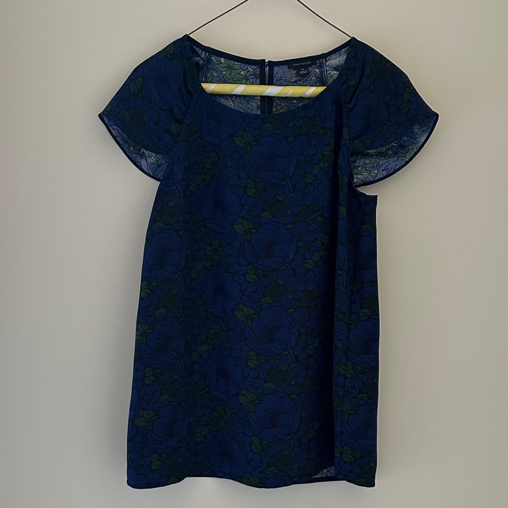 Ann Taylor Women’s Blouse - Navy/Green Floral Size XS